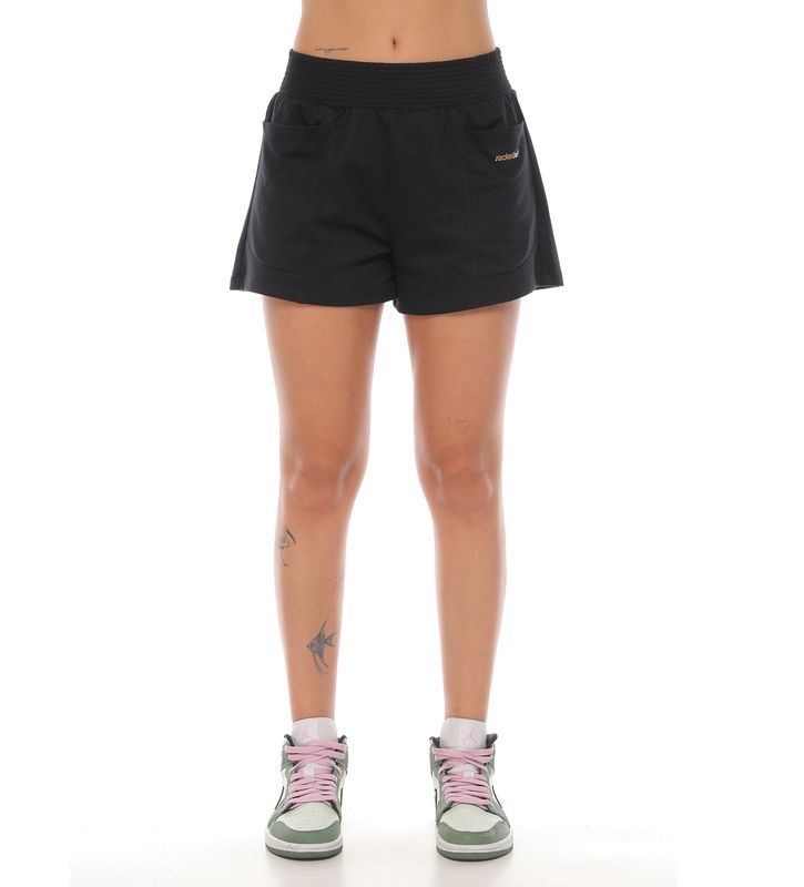 short tipo jogger color negro para mujer