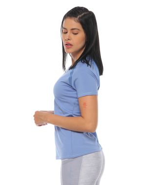 camiseta manga corta deportiva color hortensia para mujer parte lateral derecha