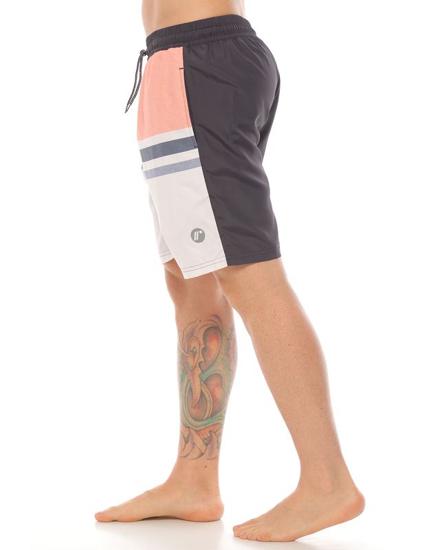 pantaloneta de playa larga color gris oscuro para hombre parte lateral izquierda