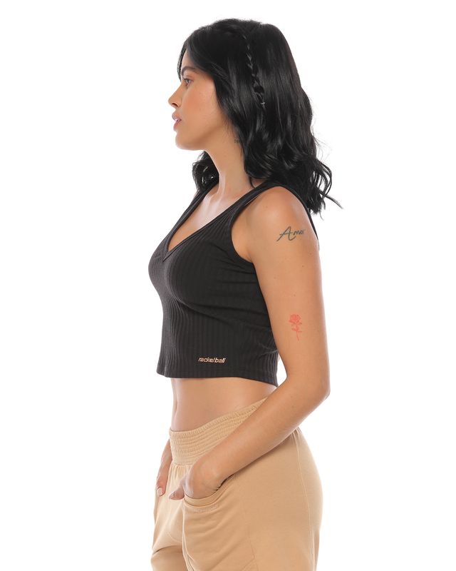 crop top negro para mujer parte lateral derecha