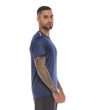 camiseta azul oscuro manga corta para hombre parte lateral derecha