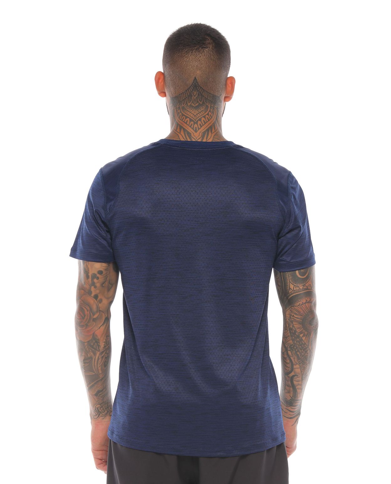 camiseta azul oscuro manga corta para hombre parte trasera