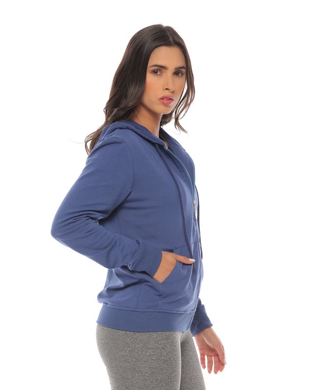buzo deportivo con capota color azul para mujer parte lateral derecha