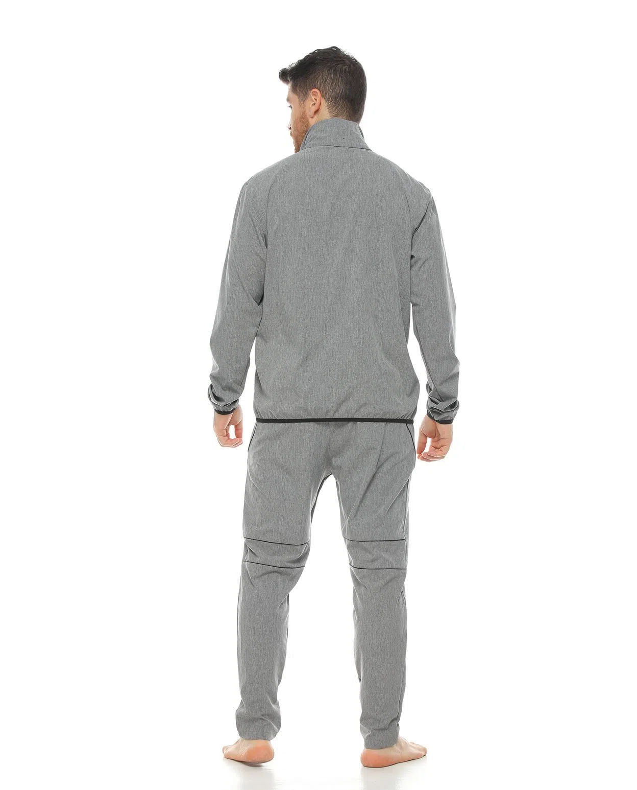 modelo-con-Pantalon-Deportivo-Jaspe-y-chaqueta-autoguardable-para-Hombre-parte-trasera