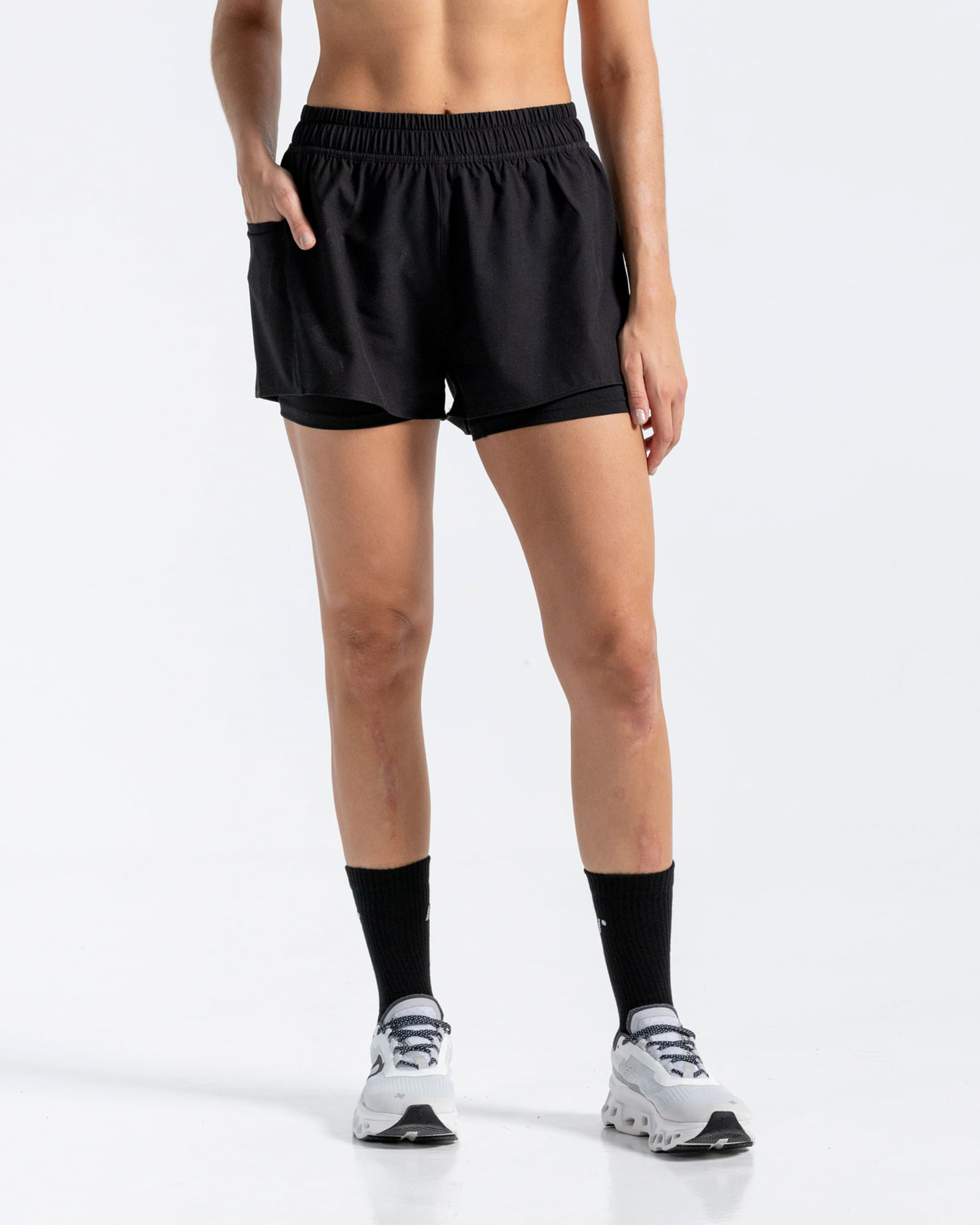 43259-PANTALONETA-RUNNING-DEPORTIVA-NEGRO-MUJER-SHORTS-RACKETBALL-7701650928111-1.jpg