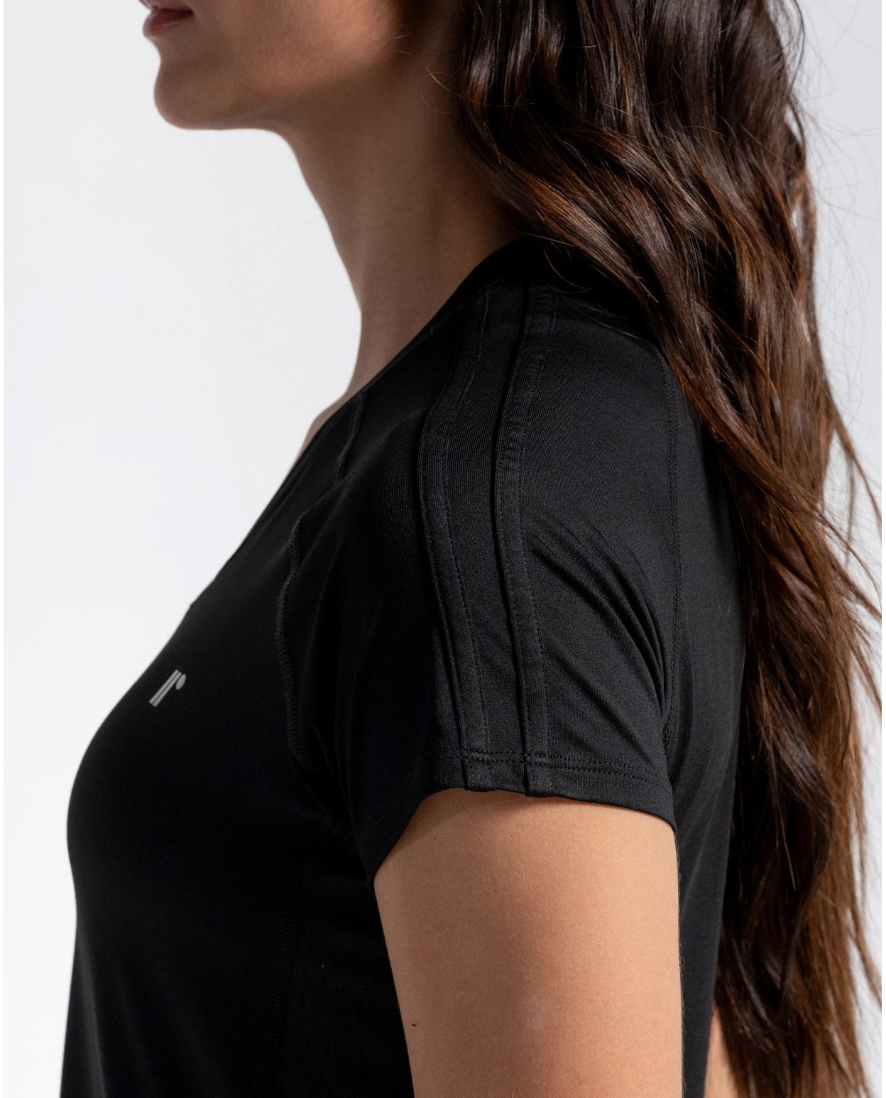 97334-1-CAMISETA-CUELLO-V-NEGRO-Mujer-Camisetas-Racketball-7701650923666-3.jpg