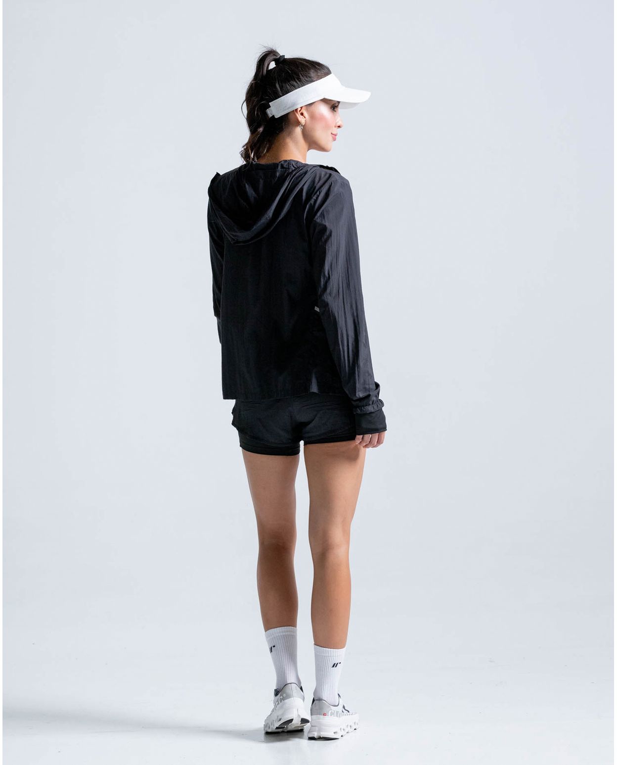 97404-1-Chaqueta-Rompeviento-NEGRO-Mujer-Chaquetas-y-Buzos-Racketball-7701650875156-6.jpg