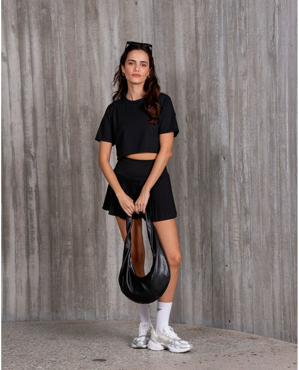98560CT17-Camiseta-Croptop-Livi-Elentari-NEGRO-Mujer-Camisetas-Elentari-7708387859053-5.jpg